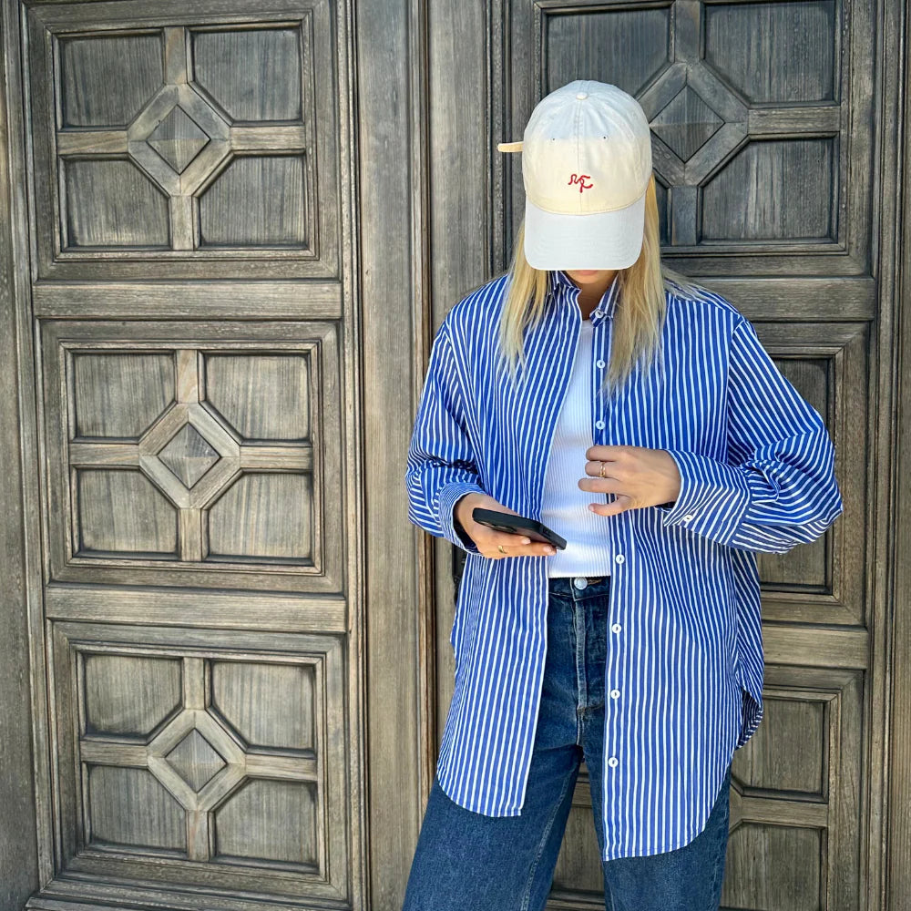 Mia Capri - Embroided Cap in Off White/Red