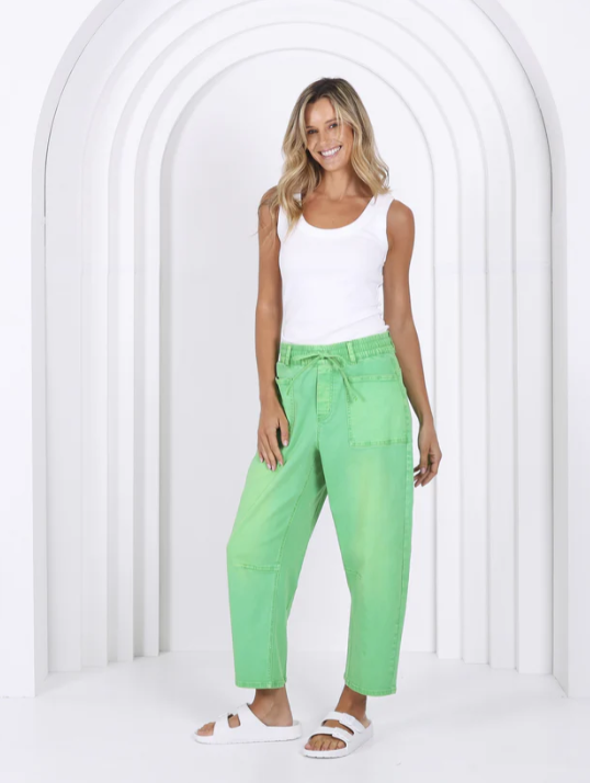 Monaco - Leo Barrel Jean in Green