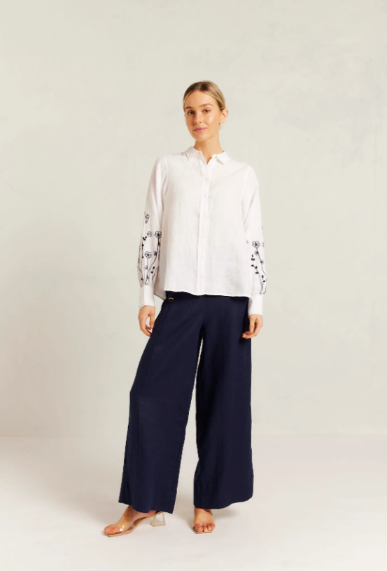 Alessandra - Calla Shirt in White/Navy