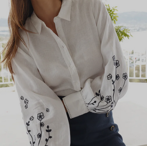 Alessandra - Calla Shirt in White/Navy