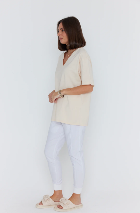 Alexandra - Nix V-Neck T-Shirt in Cream